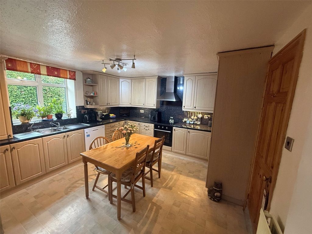 Property photo 2 of 16 Kitchen