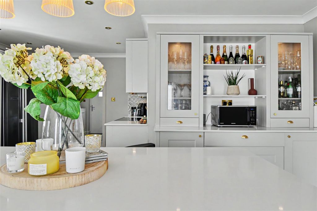 Property photo 2 of 44