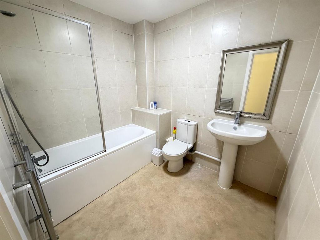 Property photo 3 of 4 Bathroom.Jpg