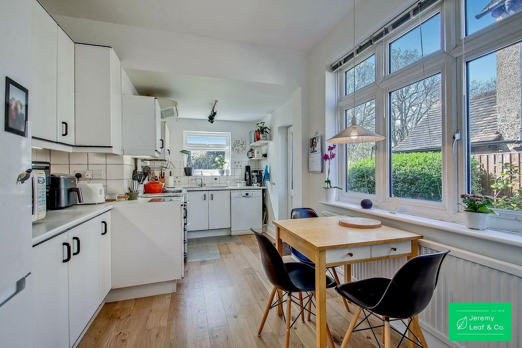 Property photo 3 of 20 Kitchen