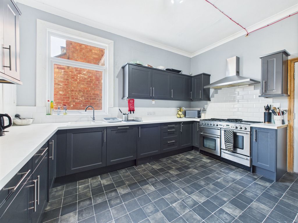 Property photo 2 of 19 Kitchen