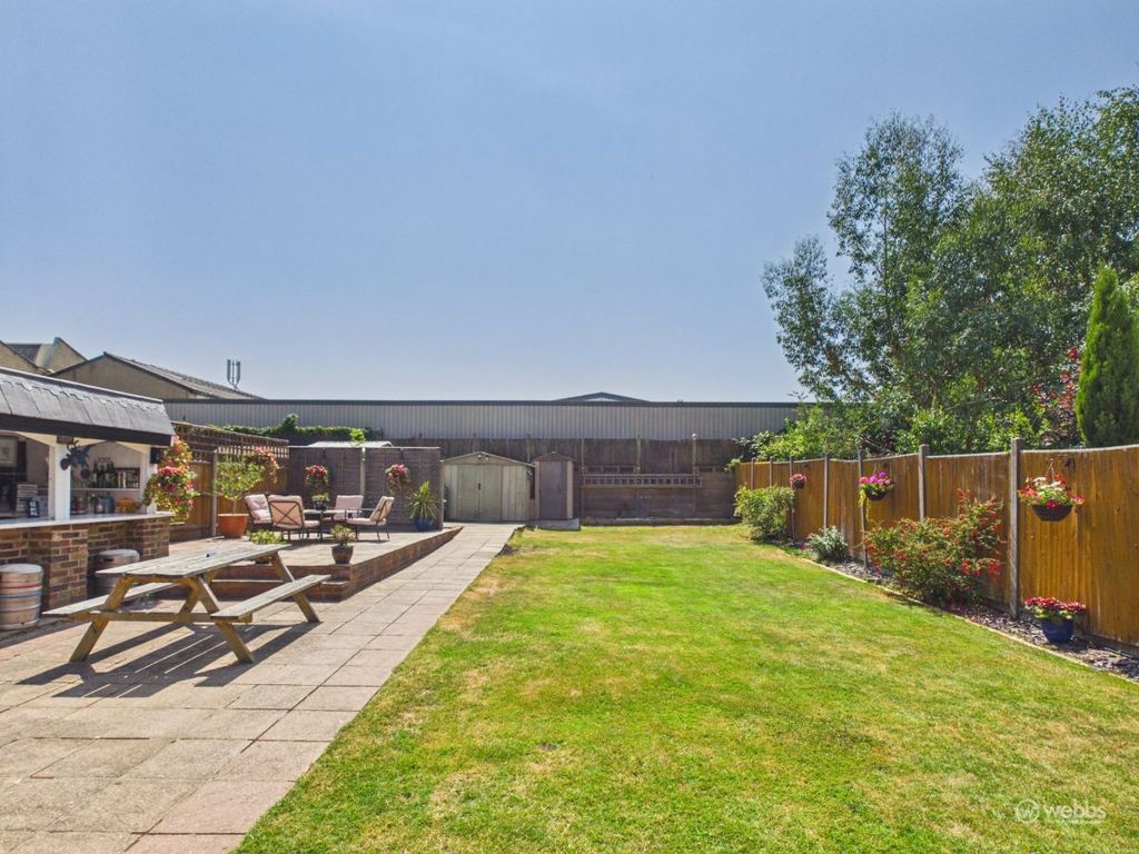 Property photo 2 of 21