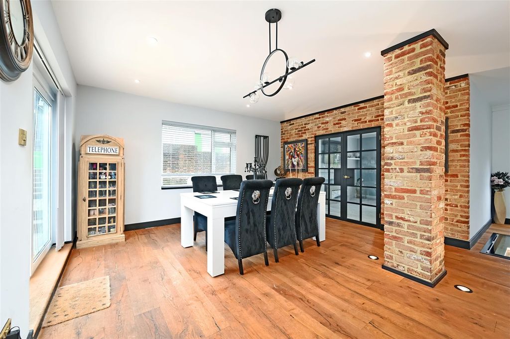 Property photo 3 of 38 57 Ochiltree Rd Tn34 (1).Jpg