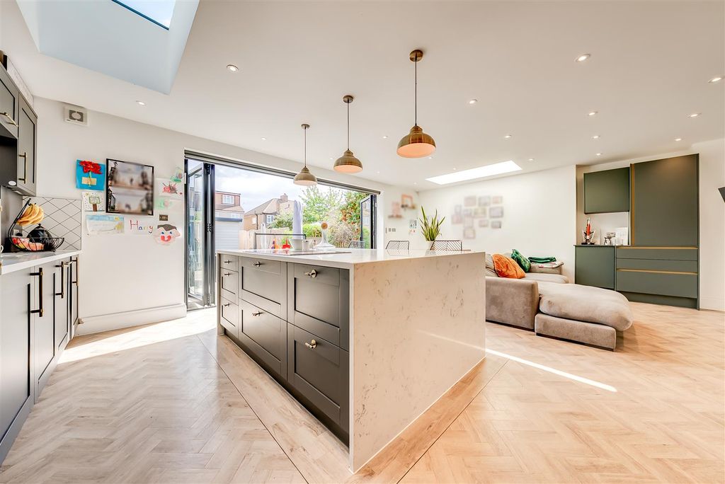 Property photo 2 of 33 A7S06892Hdr.Jpg