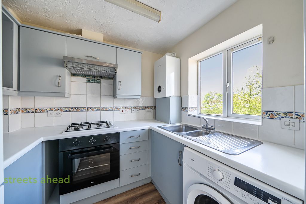 Property photo 3 of 16 015A85Bc-9957-448...