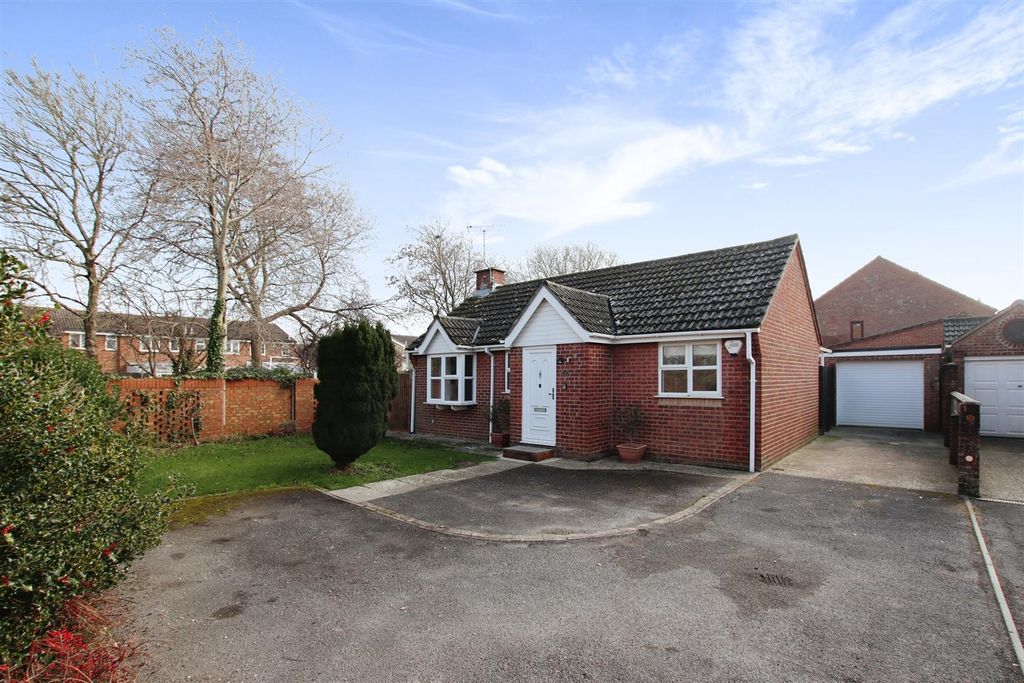 Property photo 1 of 8 2 Bedroom Detached Bungalow To Let