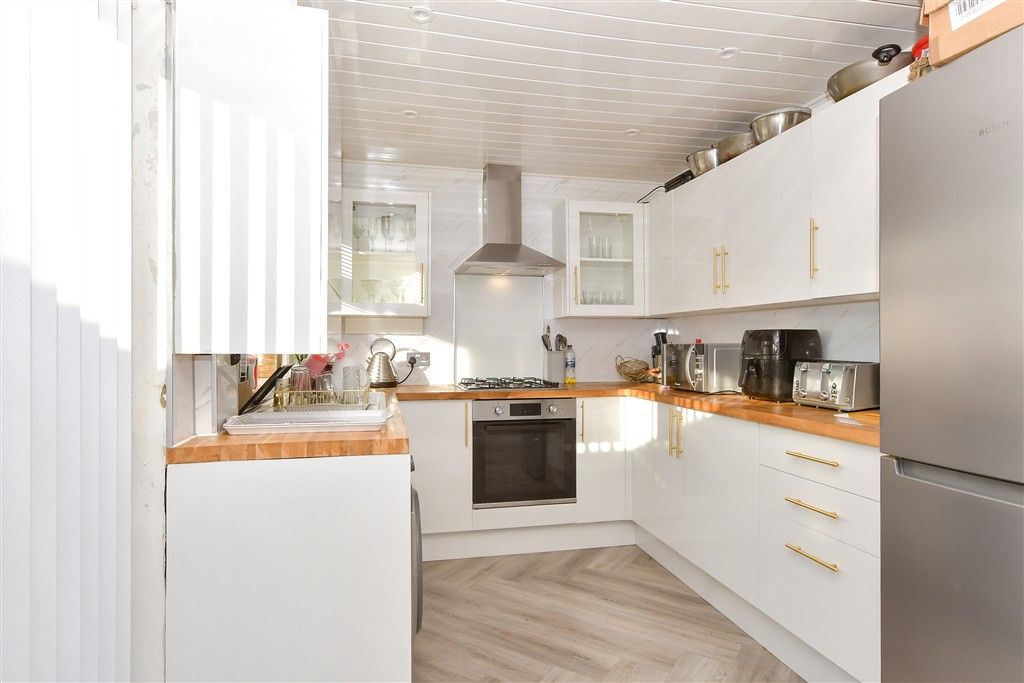 Property photo 3 of 6 Kitchen