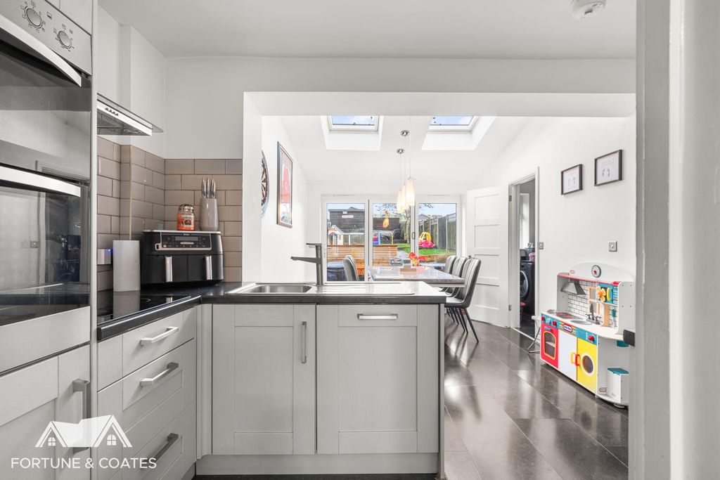 Property photo 2 of 19 Windmillfields_9.Jpg