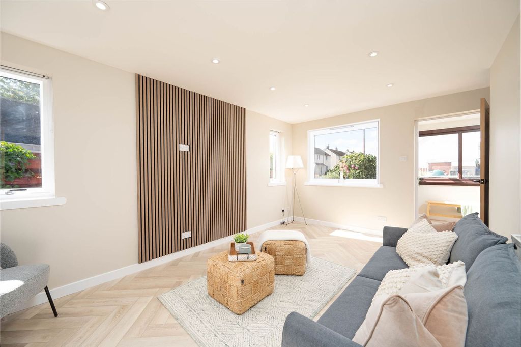 Property photo 1 of 22 Lounge