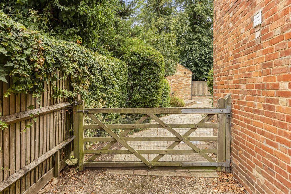 Property photo 2 of 30