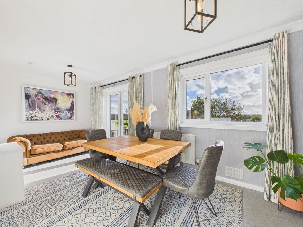 Property photo 2 of 27