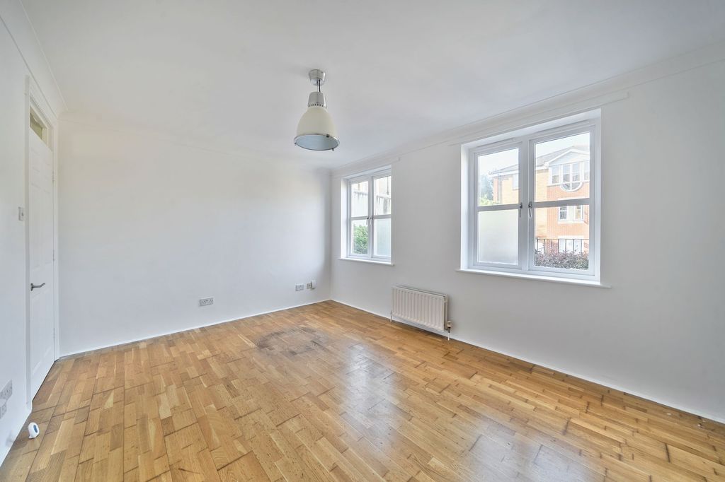 Property photo 3 of 9