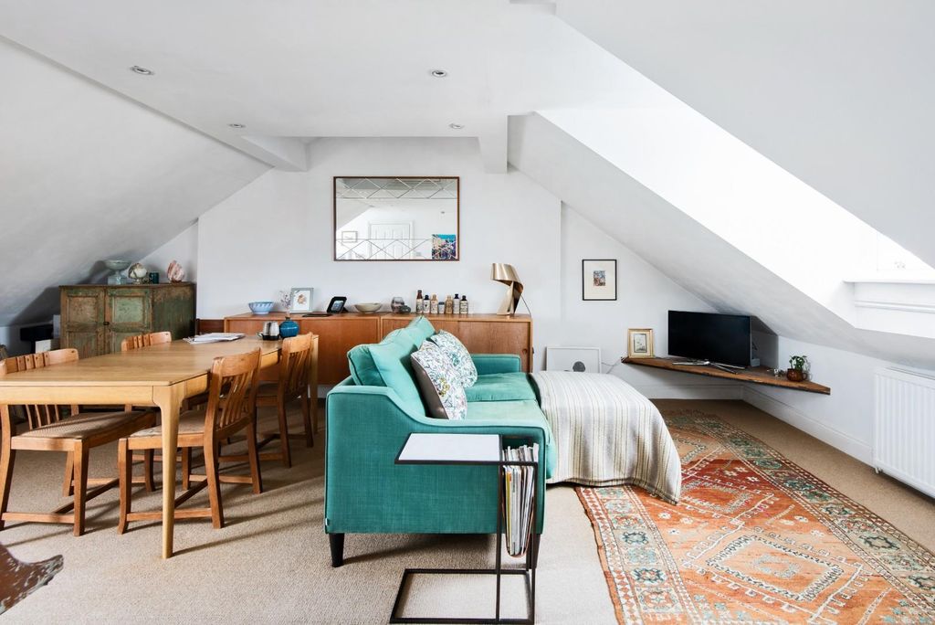 Property photo 3 of 25 Flat 5, 28, Upper East Hayes Bath, Ba1 6Lp-5.Jpg