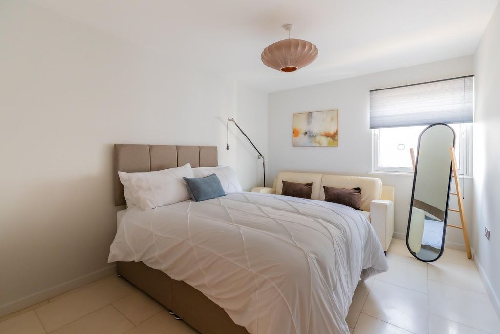 Property photo 3 of 20 351 Cambria (4 Of 26).Jpg