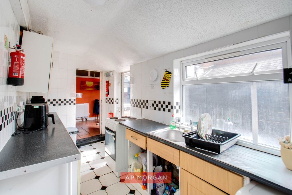 Property photo 3 of 18 Picture No. 04