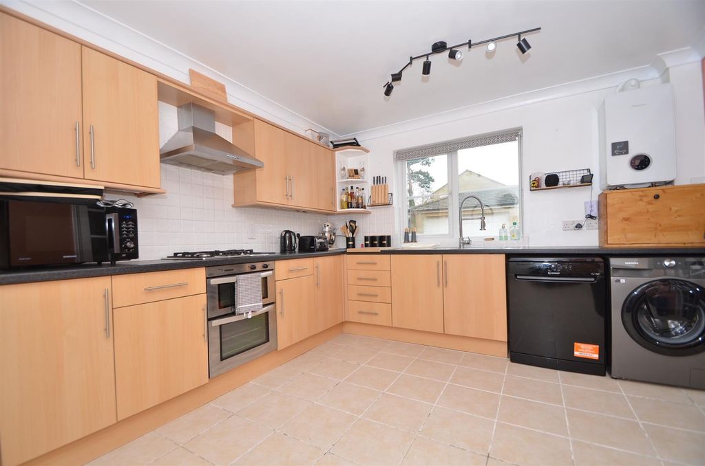 Property photo 3 of 15 Kitchen 1.Jpg