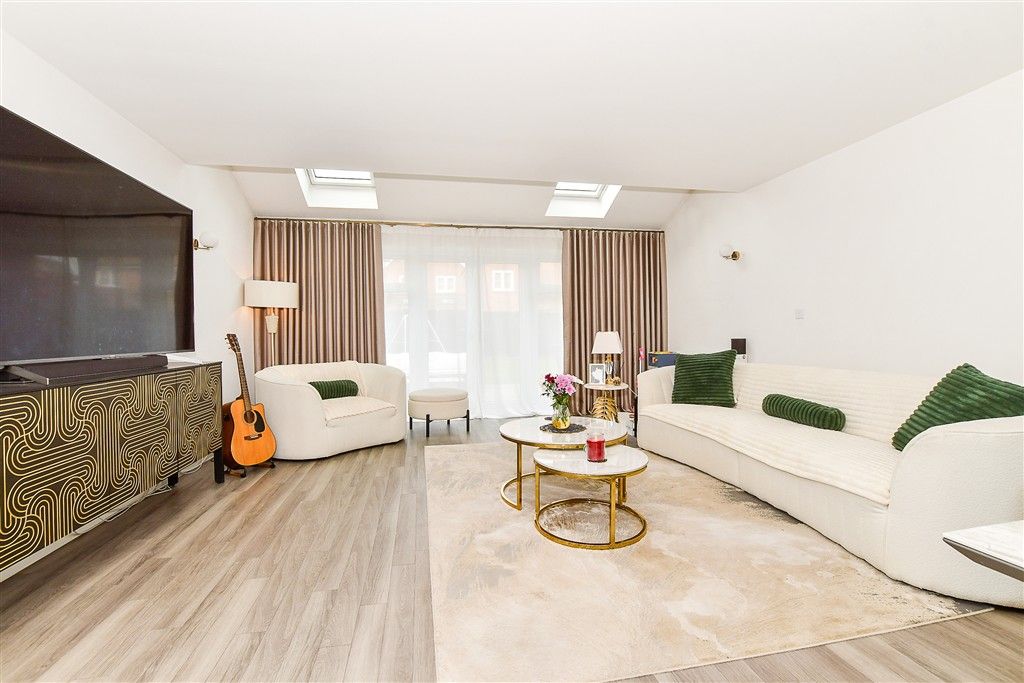 Property photo 1 of 11 Lounge