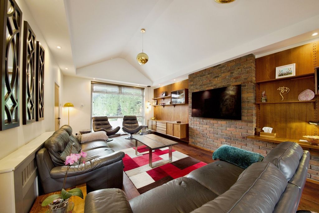 Property photo 2 of 21 Pbox-Img.Jpg
