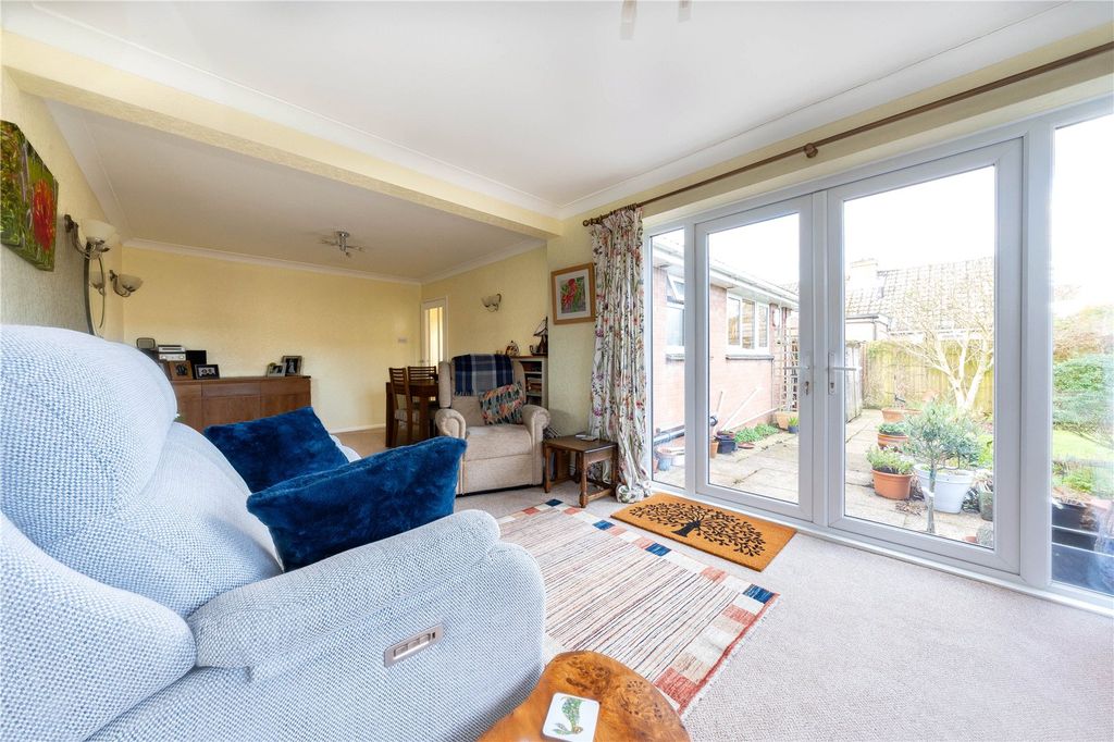 Property photo 3 of 18 Living Room