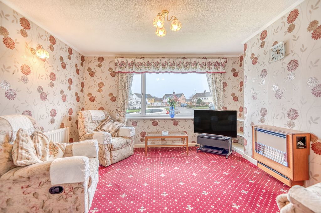 Property photo 2 of 28