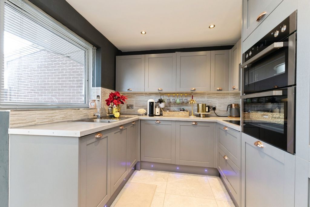 Property photo 3 of 13 Pbox-Img.Jpg