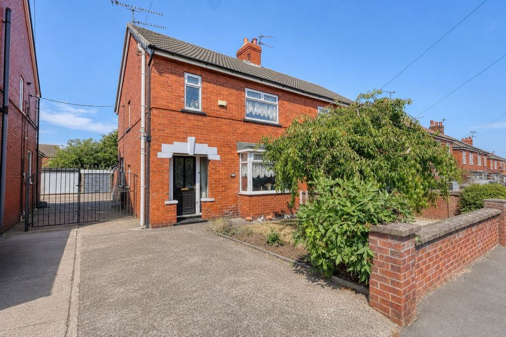 Property photo 1 of 17 Frontal