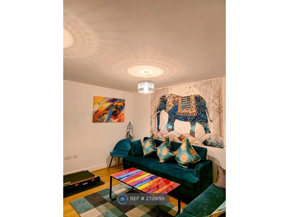 Property photo 2 of 18 Lounge