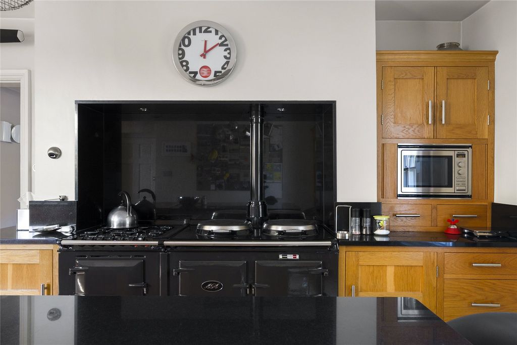 Property photo 3 of 17 Picture No. 06