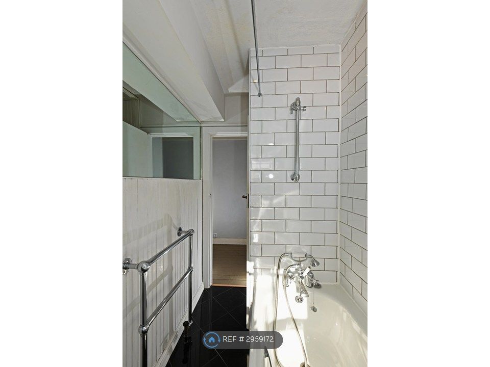 Property photo 2 of 32