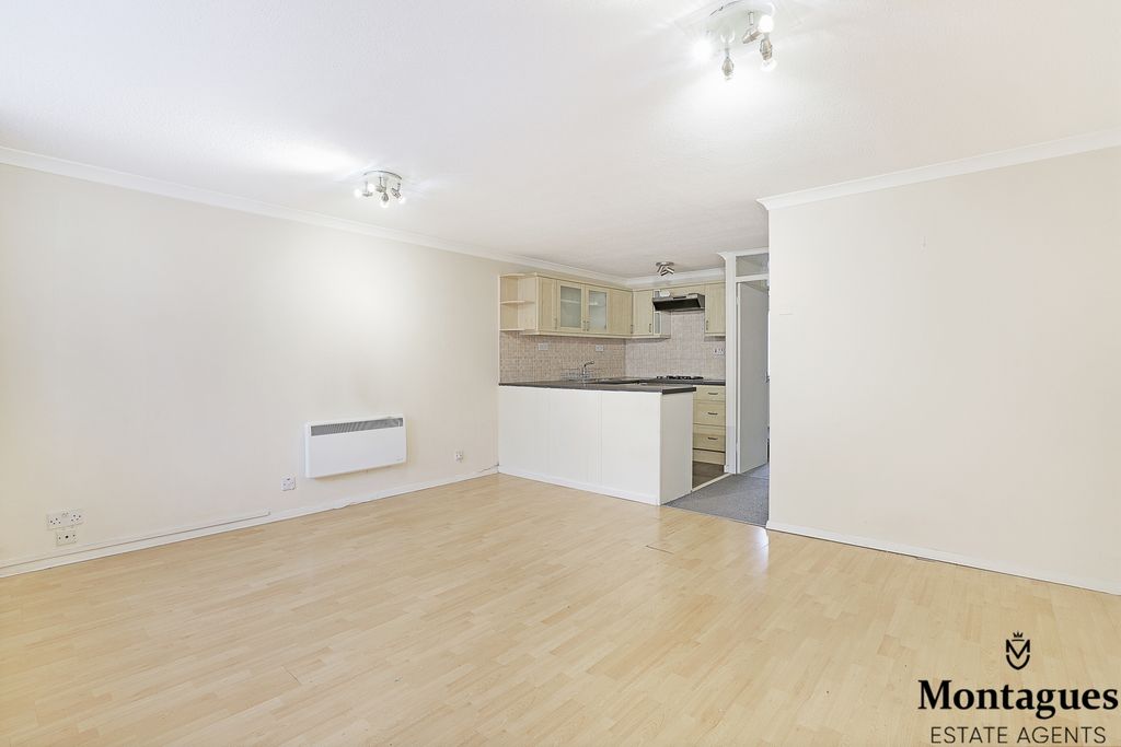 Property photo 2 of 15 Photo 8