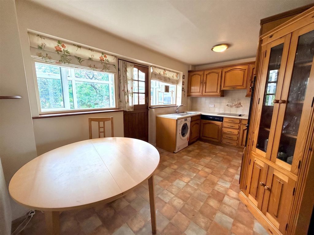 Property photo 3 of 16 Dining Kitchen