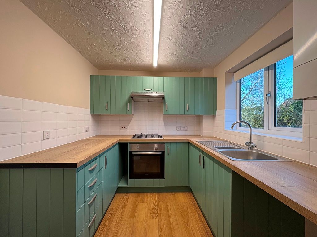 Property photo 2 of 8 Kitchen