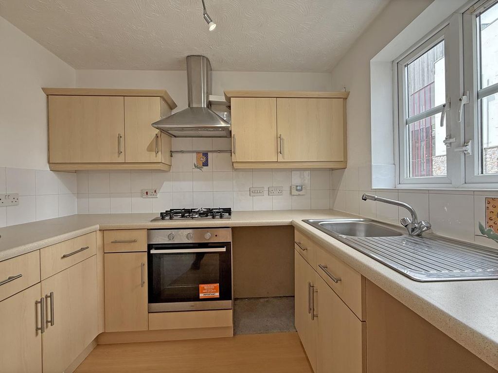 Property photo 3 of 9 Longfield Place 34 - Kitchen.Jpg