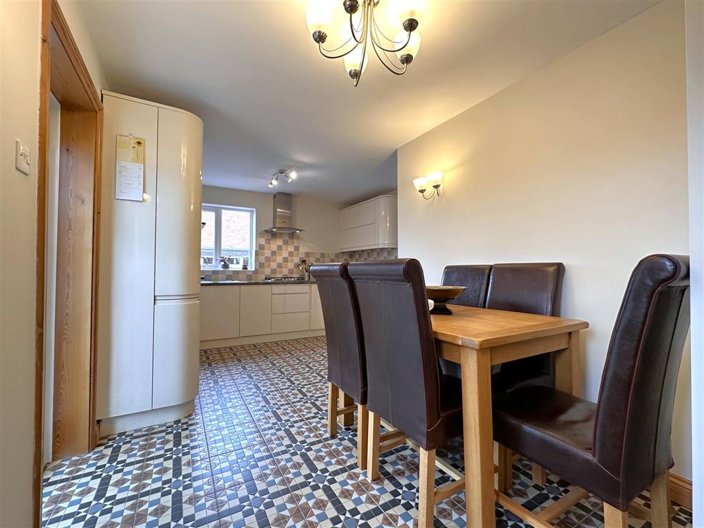 Property photo 2 of 22 Contemporary Dining Kitchen 245