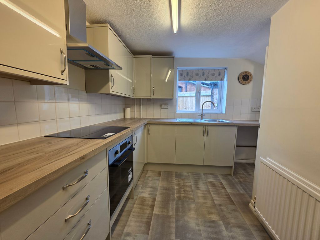 Property photo 2 of 6 Kitchen