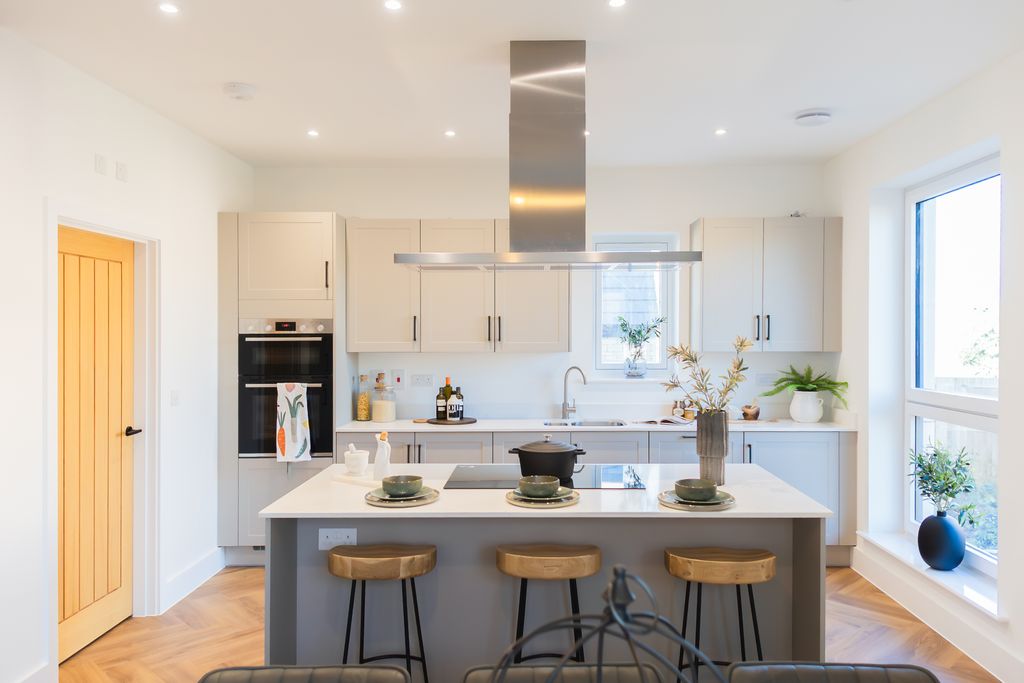 Property photo 2 of 30 251118W027