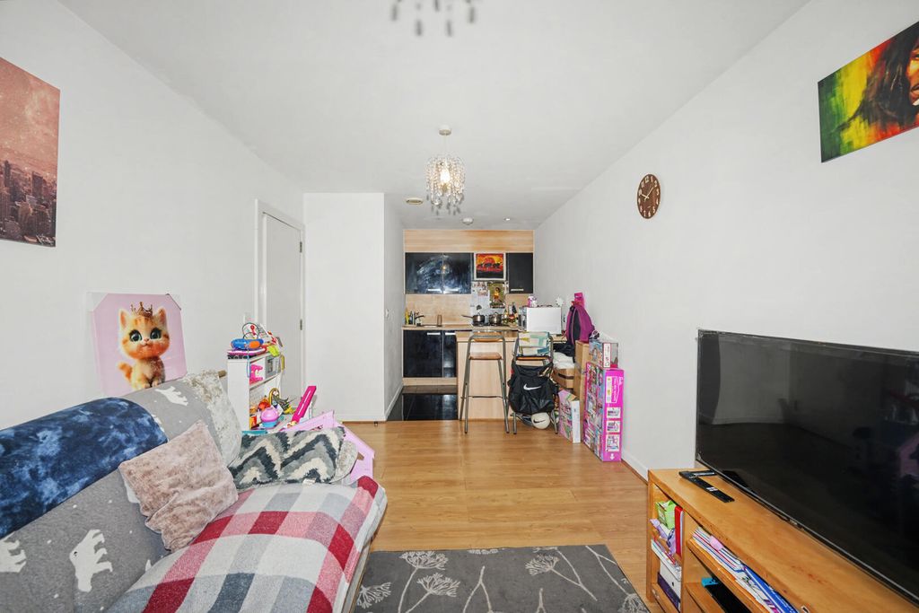 Property photo 3 of 18 Living Room