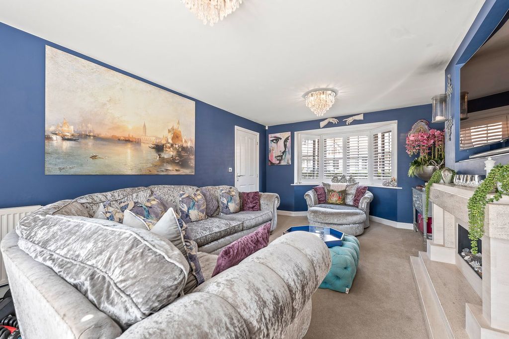 Property photo 3 of 34