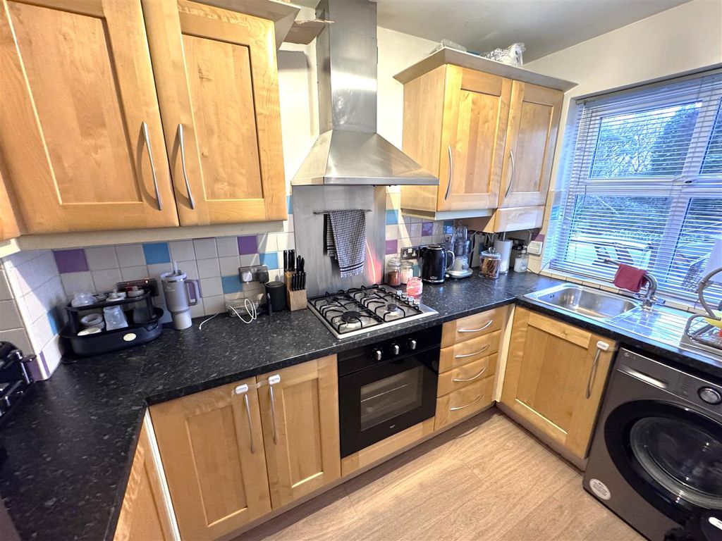 Property photo 2 of 8 Kitchen.Jpeg