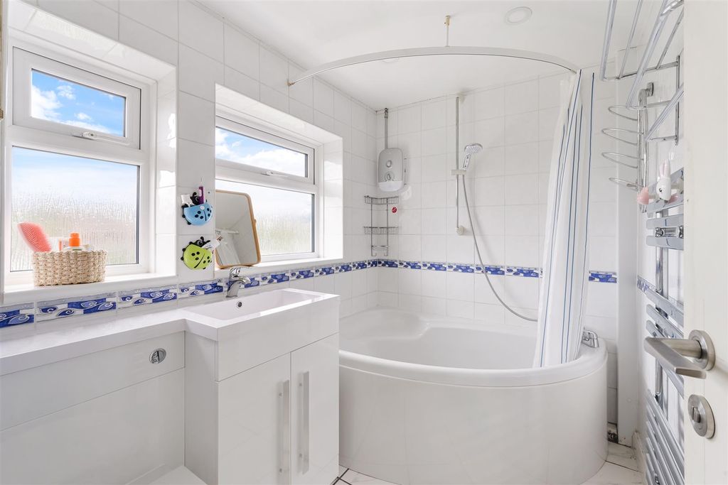 Property photo 3 of 23 Bletchingley Close (14).Jpg