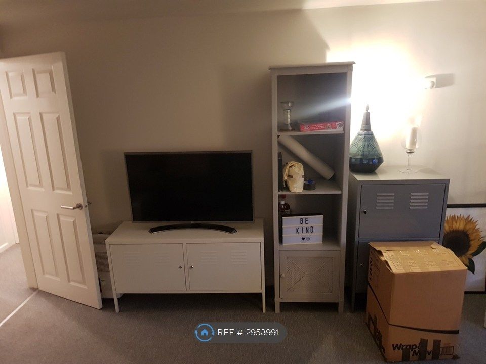 Property photo 3 of 20 Living Room
