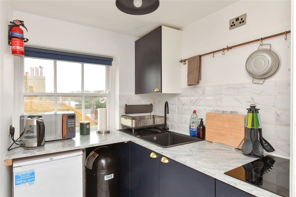 Property photo 3 of 8 Kitchen