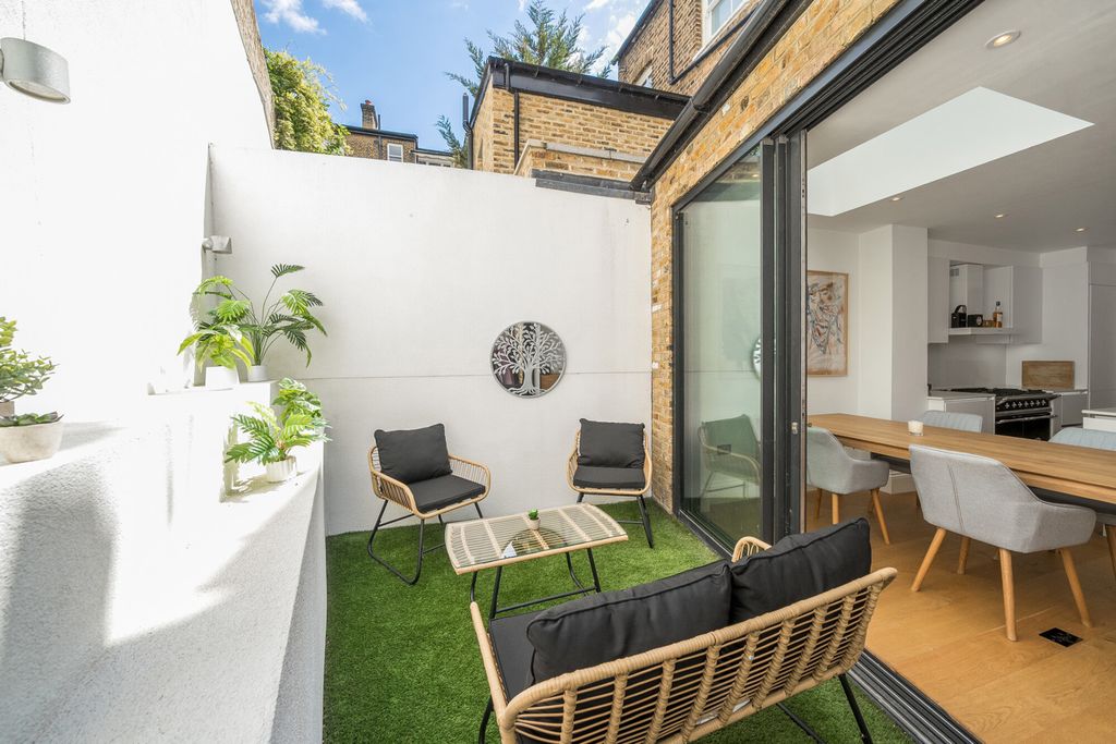 Property photo 3 of 42 1465505-4-6A0B198...