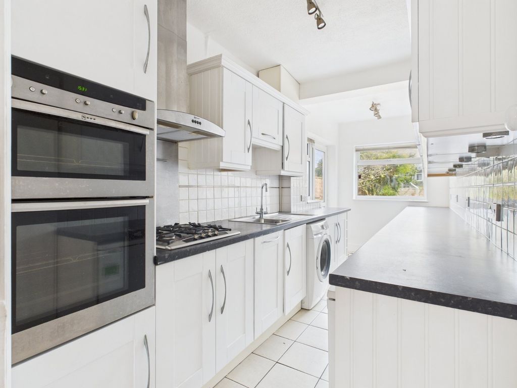 Property photo 1 of 11 Kitchen