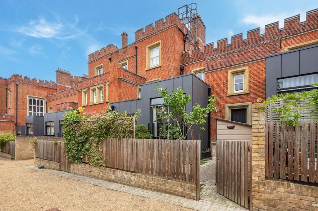 Property photo 1 of 25