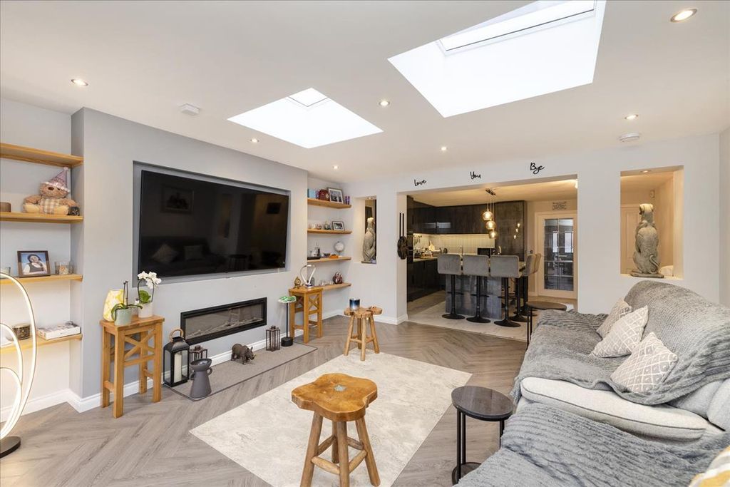 Property photo 3 of 29