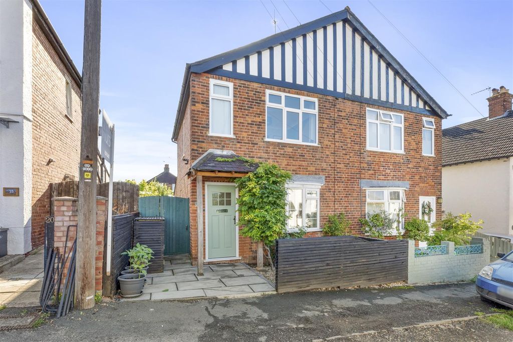 Property photo 1 of 16 18 Cromwell Road, Hp13 7An-15.Jpg