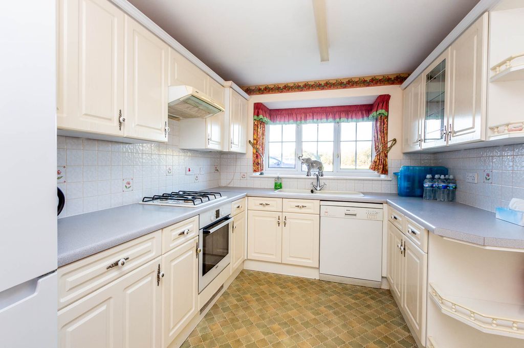 Property photo 2 of 18 Kitchen