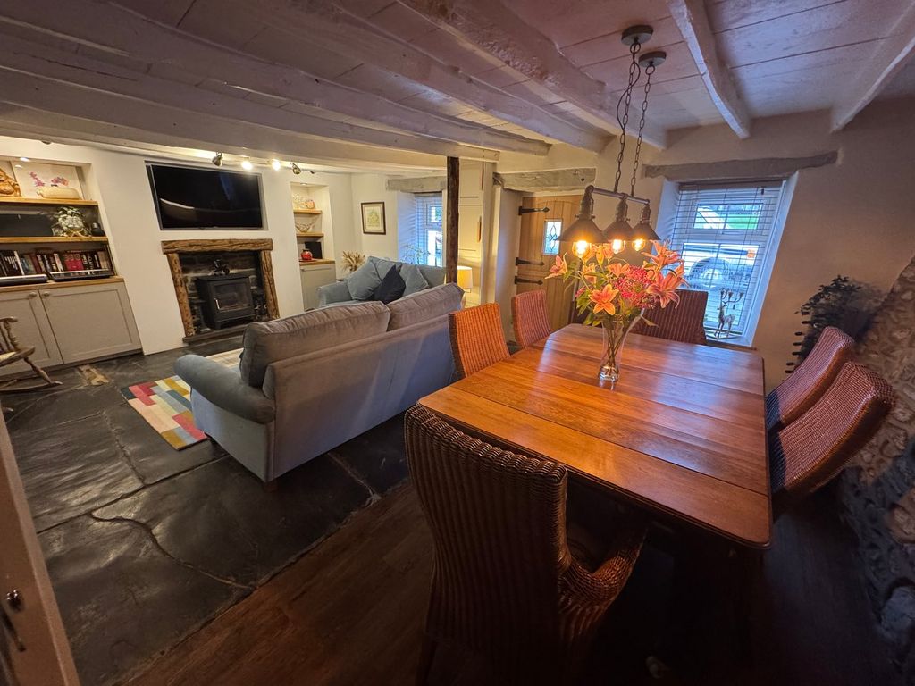 Property photo 2 of 27