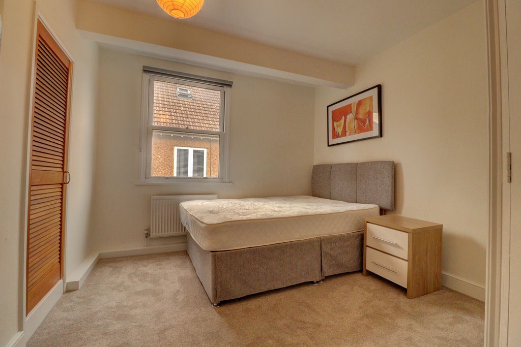 Property photo 2 of 7 Room 2 - Kensington.